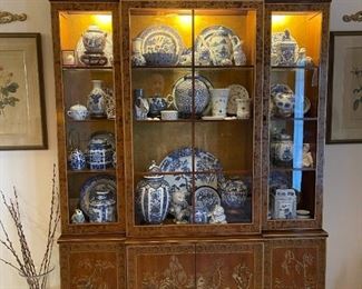 DREXEL HERITAGE Asian Themed Lighted Display Cabinet