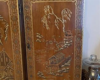 DREXEL HERITAGE Asian Themed Lighted Display Cabinet