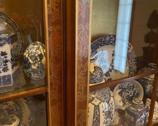 DREXEL HERITAGE Asian Themed Lighted Display Cabinet