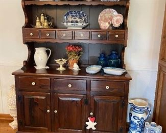 ETHAN ALLEN "Old Tavern" Hutch / Sideboard