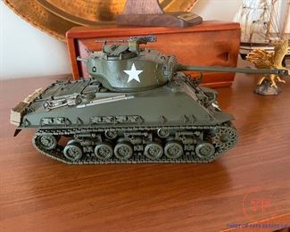 FRANKLIN MINT M4A3 Precision Tank Model
