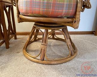 Wicker Rattan Style Balloon Swivel Chair