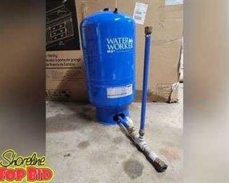 WaterWorker HT20 20Gal Vertical Well Tank, 20Gallon with connections