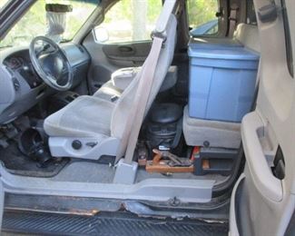 1999 FORD CENTURY F150 TRITON V8 PICKUP TRUCK WITH CAP IN GOOD CONDITION MINIMAL RUST ~  NEEDS FUEL FILTER ~ 150,000 MILES