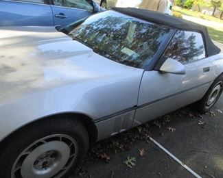 1986 CORVETTE CONVERTIBLE  150,000 MILES SILVER ~ NEEDS BACK OF TRANSMISSION OVERDRIVE  BODY IN GREAT CONDITION 