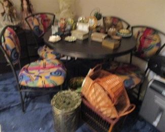 table can chairs $275