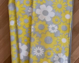 Set of 5 Vintage Napkins.