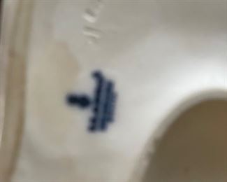 Lladro Elephant Figurines. One Tusk is Broken on the Mom. Photo 3 of 3.