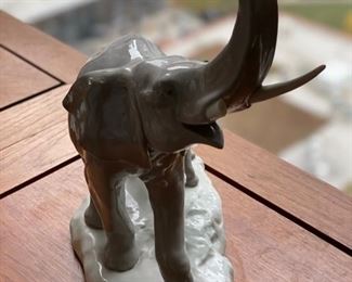 Lladro Elephant Figurines. One Tusk is Broken on the Mom. Photo 2 of 3.