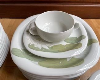 Rosenthal China Water Lily Suomi Pattern 6-Piece Place Setting: diner, salad, soup, bread, cup and saucer. Service for 10. Photo 1 of 5.