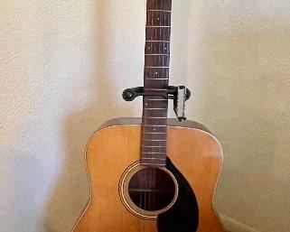 Yamaha FG 180 guitar 