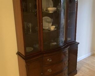 Drexel Antique China cabinet $280


Buy it now, call Bill Anderson 615-585-9301