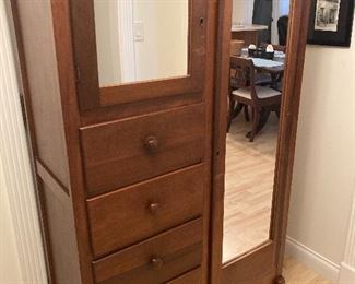 Antique wardrobe $160
63” H x 371/2 W x 151/2 D
Buy it now, call Bill Anderson 615--9301 or Diane Cox 865-617-0420