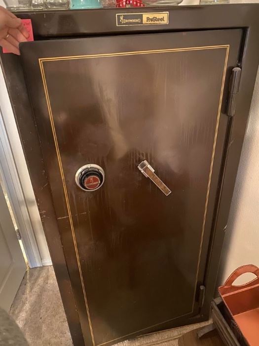 Browning ProSteel Cabinet
Good condition.
We have the combo.
You must have to ability to move and load it yourself.
30” across x 23” deep x 5’ tall.