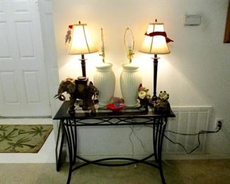 Console table, lamps