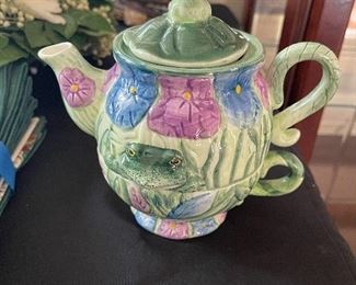 Frog teapot
