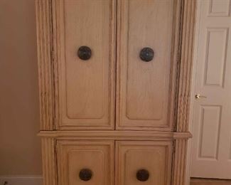 https://ctbids.com/estate-sale/13112/item/1187584 Stanley-European Heritage One Piece Armoire
This magnificent Stanley-European Heritage armoire is one piece and solid wood. The top interior has two removable shelves. It can be used for storage or it can fit a television. If the shelves are removed, you can even hang clothes as it does have a bar. Our client has added an area to place your jewelry and it even includes a mirror. The armoire also has four very large drawers. Please see photo for the company's description of this piece along with measurements. If you win, please bring plenty of help. It is on the first floor and there are about 5 steps on the front porch. 
