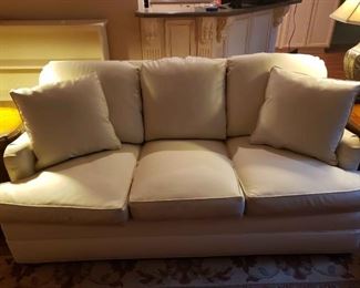 https://ctbids.com/estate-sale/13112/item/1188631 High Quality Leather Couch
Measures 33 in height, 66.5 in length, 39 in depth. 