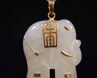 https://ctbids.com/estate-sale/13112/item/1216611 Beautiful jade elephant with gold detailing hangs from a delicate 10K gold chain. Pendant is approximately 1" square. Chain is approximately 18" long.
