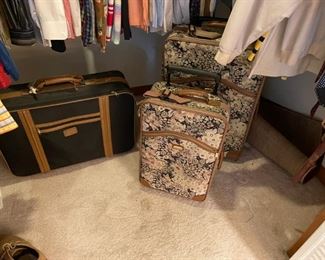 Nice set of travel luggage 