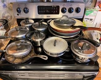 Lots of cookware to chose from, some Lodge Cast iron. 