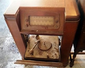 Antique Philco AM/FM Phonograph Short Wave Radio Cabinet, Model 46-1226, 36.5" x 26" x 15"