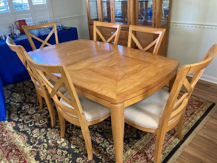 Stunning dining room table.  Has two leaves, pads & covers.  In PRISTINE condition!