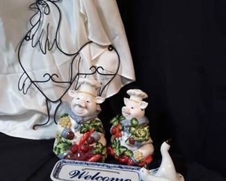 Fun Pig Canisters Oh Welcome Plaqueetc