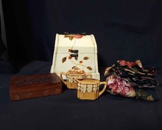 Waverly Tablecloth With Napkins Decorative Case Creamer Sugar Carved Wooden Box