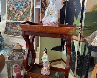 Side table and statues