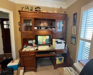 Desk console-Liberty furnitureneshing Inc 71l x83h