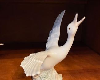Lladro Daisa Spain Porcelain Goose with Head Up.