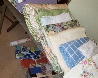 Lots of great linens. Some still in their original packages. 