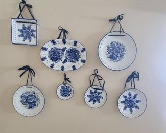 Hanging blue/white plates