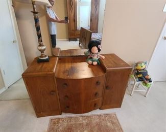 Antique 3 drawer 2 side cabinet dressing table/vanity