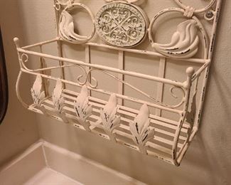 Wrought-iron hanging basket 