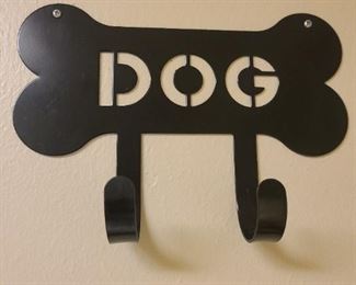 Dog leash wall hanger