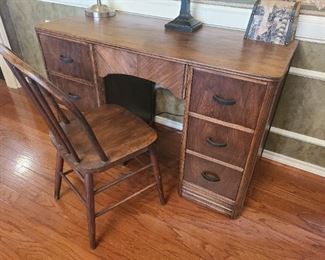 F.S. Harmon Mfg Co. ~ tacoma wash finish desk w/chair
