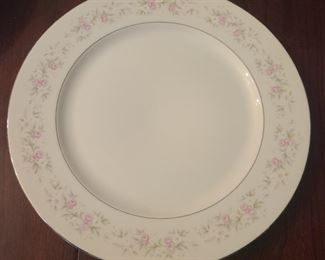 Maria fine porcelain china
17 dinner plates
18 salad plates 
16 small bowls
18 salad plates
2 serving bowls
Soup terrine
18 coffee cups
21 saucers 
