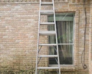 Type I industrial ladder 10 ft 