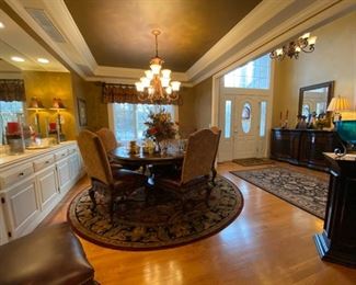 Thomasville Dining Room Table Chairs, Hooker Entry Console Cabinet