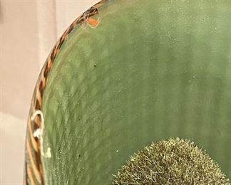 detail - please note tiny fleck