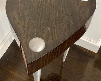 detail -please note the missing veneer on the lower left side of the heart.