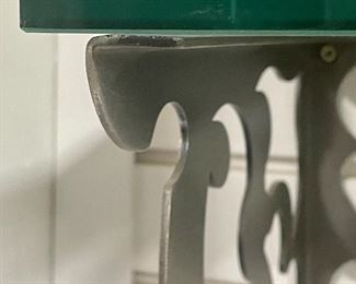 detail - thick tempered glass