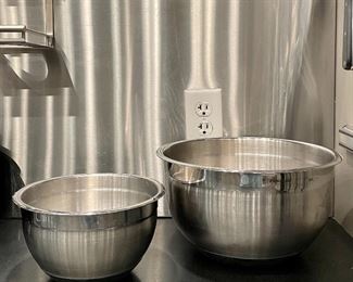 Item 158:  Set of 2 Stainless Mixing Bowls: $16