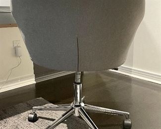 detail-gray fabric back