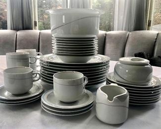 Item 253: Arzberg Germany Dinnerware - 6 tea cups with saucers, sugar and creamer, 8 salad plates, nine dinner plates, soup bowls and one large serving bowl: $125