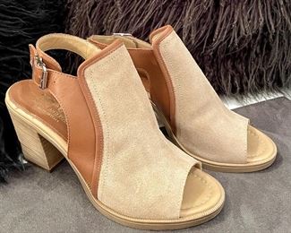 Item 299:  Coach and Four, Made in Italy, 8M:  $65