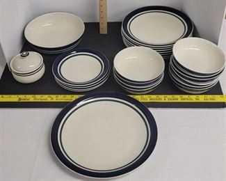 Vintage kitchen basic colors by Tienshan dish set