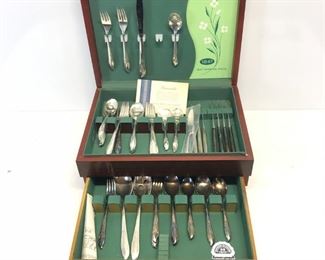 1847 Rogers Brothers Springtime Flatware Set With Tarnish Resisting Case